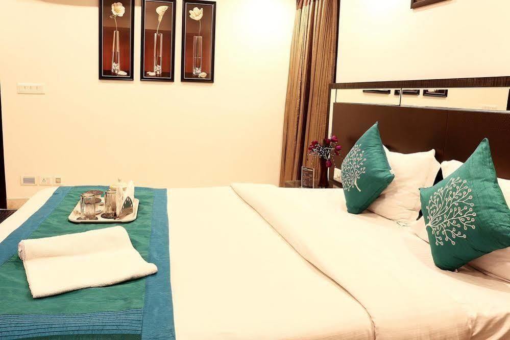 Oyo Premium Harish Mukherjee Road Kolkata