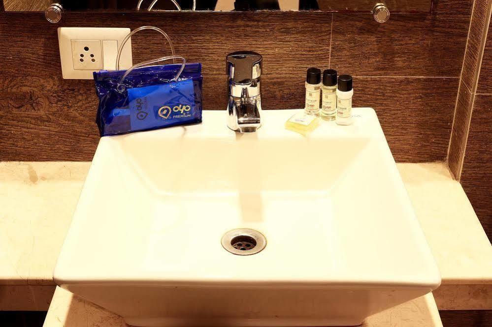 Hotel Oyo Premium Harish Mukherjee Road 3*