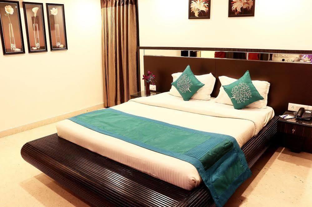Hotel Oyo Premium Harish Mukherjee Road