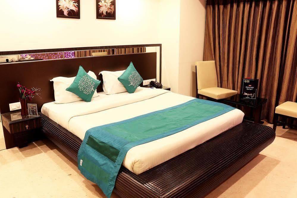 Oyo Premium Harish Mukherjee Road Hotel