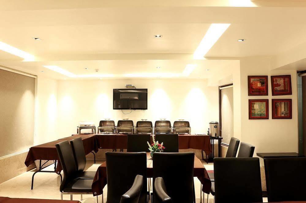 Oyo Premium Harish Mukherjee Road Kolkata