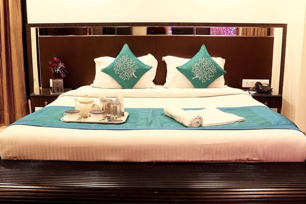 Oyo Premium Harish Mukherjee Road Kolkata