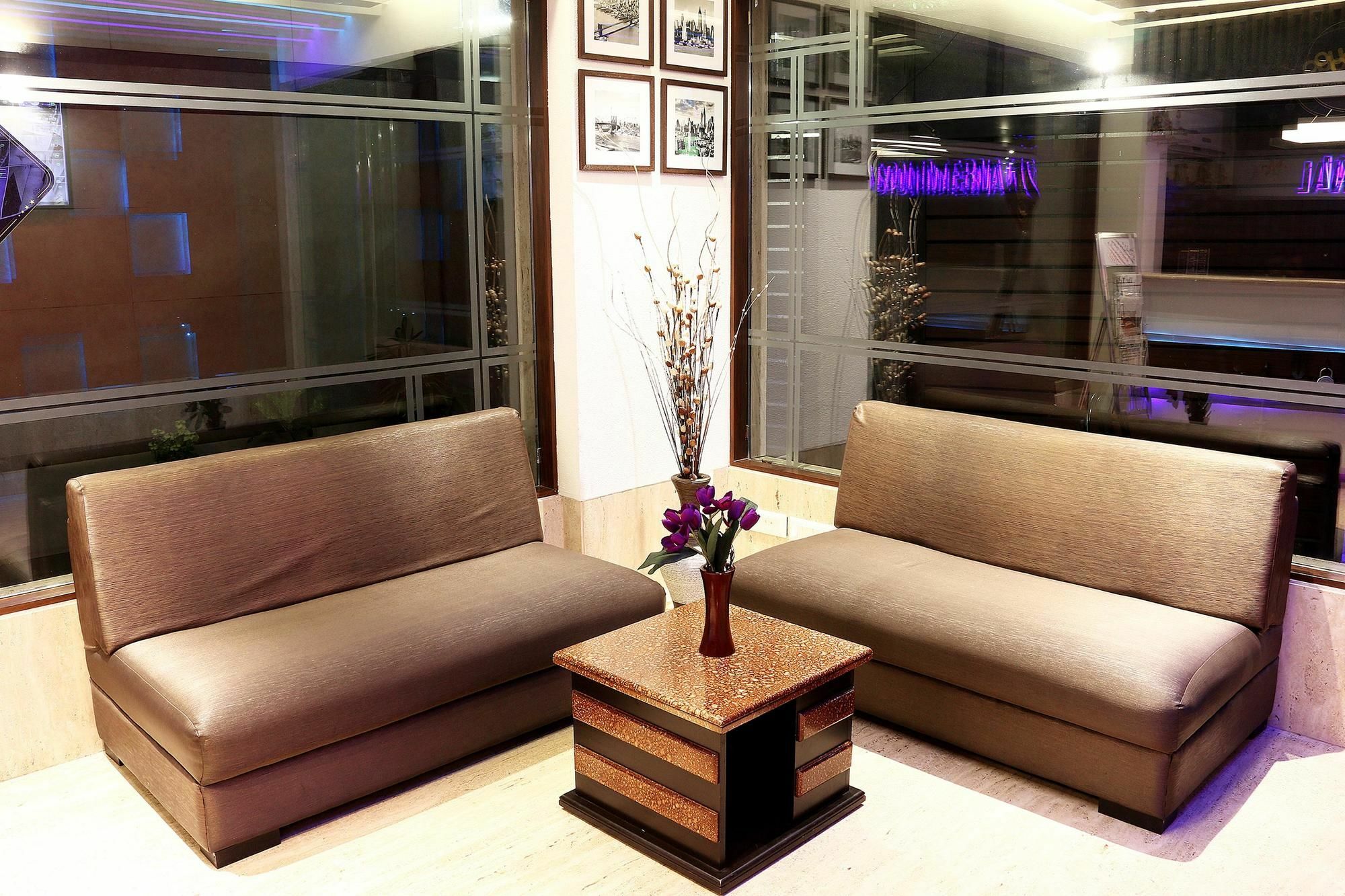 Oyo Premium Harish Mukherjee Road Hotel 3*